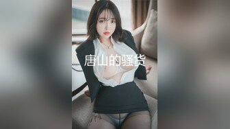 眼镜胖哥约操蓝色头发美妞，细长美腿苗条身材，舌吻互摸灵活舌头舔屌，骑上来操几下累了，扶腰后入猛