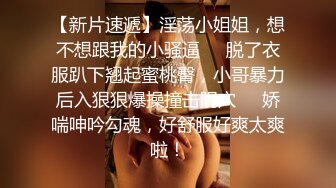 骚女友穿着睡衣就在桌子底下帮我口