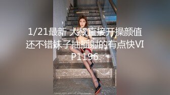  網紅美女近期下海！特別肥唇粉穴！搔首弄姿極品美腿，雙指扣弄騷穴，電動假屌深插