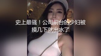   风骚的女友跟小哥在椅子上激情啪啪给狼友看，先舔逼然后才舔大鸡巴