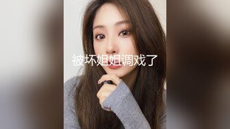 【新片速遞】微胖妹子露脸沙发前躺着，自慰掰穴特写超粉蝴蝶逼 尿尿