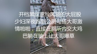 02骚妹妹全程露脸大秀自慰，跳弹玩弄骚逼把自己搞到高潮喷水，淫声荡语揉捏骚奶子撩骚狼友，玩跳跳糖真骚