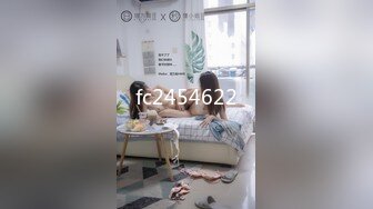 床边暗放摄像机偷拍上门服务的黄衣牛仔短裤美女