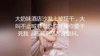 双飞小少妇蹲下卖力口交深喉，黑丝长腿女上位啪啪，拍摄角度好