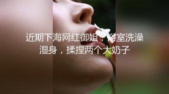  新人苗条嫩妹来大姨妈只能给炮友交，脱下内裤露粉嫩逼逼，交舔屌按头插嘴