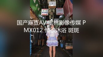 《最新流出??顶级女体写真》稀毛一线天馒头B白皙大奶极品女模?裸体瑜伽后的泳池边裸身太阳浴?4K画质身临其境一样