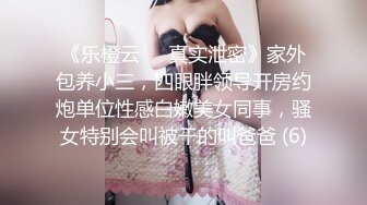 婴儿肥极品小妞全程露脸大秀直播诱惑，粉嫩小穴紧致丝滑淫水多多，尿尿给狼友看