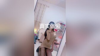   淫荡新人美少妇！抓起大屌贪婪吸吮！高难度姿势，倒着无毛骚逼抽插，射在嘴里吃精