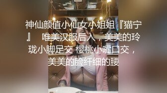 光线不好开闪光灯拍B 等她出来继续拍脸