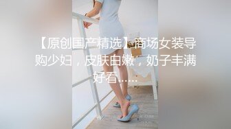 给哥哥穿着牛仔裤吹