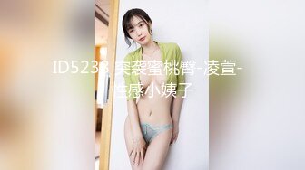 国内厕拍大神潜入纸箱厂女厕全景后拍美女尿尿❤️牛仔裤开裆黑丝骚妇性感美臀4K高清版