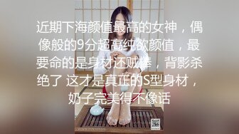 黑裙苗条美女约到酒店 坐在沙发上白皙粉嫩娇躯还有笔直大长腿上位骑乘