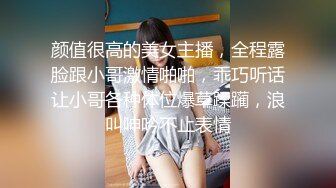 清纯甜美巨乳妹子在化妆被男友捏奶子，撩起裙子就要后入，扶着大屁股抽插，两个大奶子晃动骑乘套弄