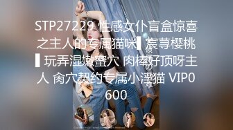 大学女厕全景偷拍20位漂亮学妹各种姿势嘘嘘❤️各种美鲍亮瞎你的眼 (1)