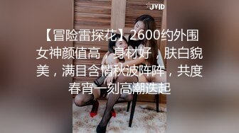 巨乳美女 身材苗条 无毛小鲍鱼 被大洋吊无套输出 简单粗暴 勒着脖子后入猛怼 最后口爆吃精