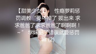 公司上班勾搭很久才带到家中的长腿美少妇,纤细大长腿,性感美翘臀在客厅各种干逼受不了跑到洗手间又被后插!