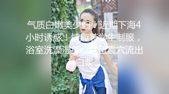 和极品熟女美少妇户外车震，附近有人超级对白骚的很，口爆一嘴