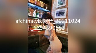 白衣黄发苗条妹子，近距离特写掰穴招牌动作倒立口交