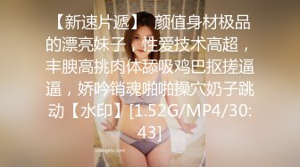 极品女神开档黑丝假屌骑坐，舌头舔弄一脸骚，无毛粉嫩极度诱惑