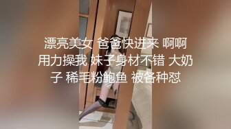 美容院的骚老板娘夜深人静给自己的逼逼做哥保养，全程露脸脱光了玩弄骚奶子给逼逼修剪阴毛，阴道注射药物