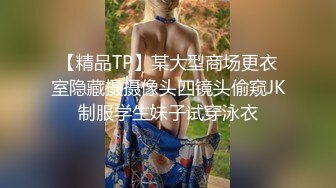 草红衣少妇