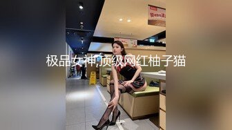 如此卖力的李阿姨，超棒的口活，每次到她的美容店都必来一发，狠狠按住她的头，全射进她嘴里！