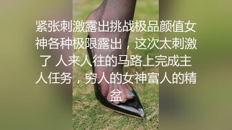  女神级长发气质美女按照粉丝要求夜晚到路边勾引中年大叔露天啪啪男的不敢在外面操美女自己掏钱带他到酒店干国语!