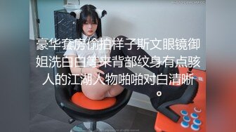 时尚气质的长发美女少妇酒店和情人开房偷情啪啪,跪在地上吃鸡巴,干完一次美女还要自己坐大屌上摇摆,太真实了!