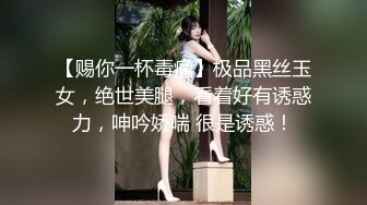 趁老公不在家把情夫领家里偷情饥渴难耐衣服都不脱就开搞