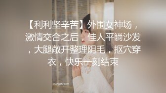 【户外】我在公园自慰，吸引来一个男人摸我的屄。 (646c37b714756)