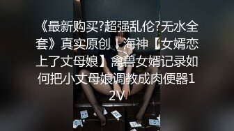  气质红唇美少妇居家夫妻啪啪，穿上开档肉丝张开双腿舔逼，骑乘扶手上下套弄