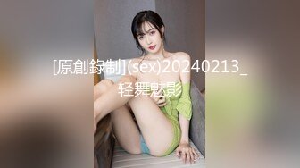 童颜巨乳新来的极品妹子全程露脸精彩户外直播，漏着骚奶子大黑牛插进去自慰逼逼好骚，自己舔奶头舔淫水好骚