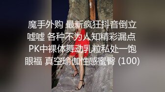 制服妹子好像发现了摄像头 一直盯着看 屁股都不檫直接提裤子跑了