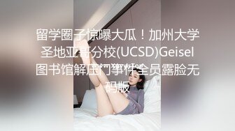  清纯小情妇！极品尤物美少女！被胖大叔玩穴，穿上黑丝掰开嫩穴，插根烟在逼上