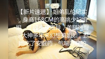 私房售价52元YC663两位lo裙小姐姐逛商场，其中一位小姐姐竟然没穿内裤还在镜头前弯腰毛又黑又长