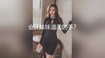 黑色渔夫帽萌萌哒美女带着帽子操逼，美腿牛仔裤还在自拍，深喉口交大屌，