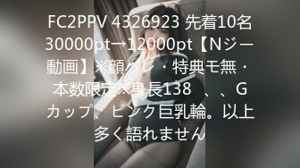 《极品CP魔手外购》色胆包天坑神潜入某公司女厕独占坑位隔板缝中现场实拍超多美女小姐姐方便，脸逼同步前后拍太顶了 (5)