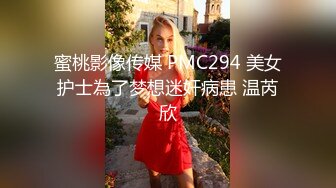 中性风酷酷短发小姐姐自慰诱惑，撩起衣服露奶子，没穿内裤诱人翘臀，掰穴特写玻璃棒抽插，娇喘呻吟嗯嗯叫