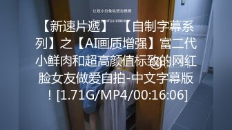 两小百合自己进公厕开玩