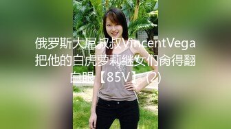  居家操淫荡小女友，抓屌一顿吸，叉开双腿站立后入，被操的嗷嗷叫，扛起黑丝美腿