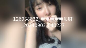 【Fullfive】P站非常火的宜家事件女主角 鼓浪屿中华路人来人往街边公椅上跳蛋自慰，大量潮吹喷射了一地4K原版