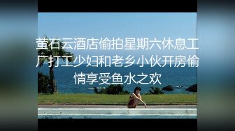 大胆淫娃【朵朵爱喷水】户外商场喷水~公交车喷水~人来人往，太刺激了，水流如柱 (1)