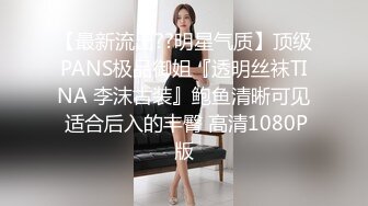 精彩刺激剧情红发人妖茶社鸡巴拿出来勾引骚妇转到椅子下吃肉棒帅哥服务员也来一起玩3P操穴