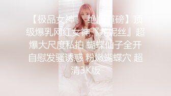 商场厕所偷拍可爱的小卷毛美女