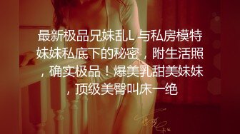 在少妇家婚床上操她，无套后入